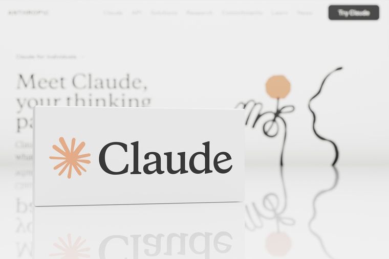 Con Claude Cowork, el navegador independiente permite investigar en la web sin exponer las pestañas ni los marcadores del usuario. Con Claude Cowork, el navegador independiente permite investigar en la web sin exponer las pestañas ni los marcadores del usuario.