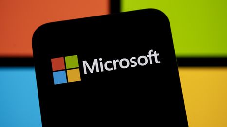 La barra de tareas de Windows 11 recuperará funciones históricas tras años de críticas.