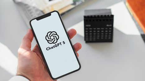 GPT-5 ya está aquí: más veloz, menos errores y diseño refinado, pero aún lejos de ser la gran revolución de la inteligencia artificial.