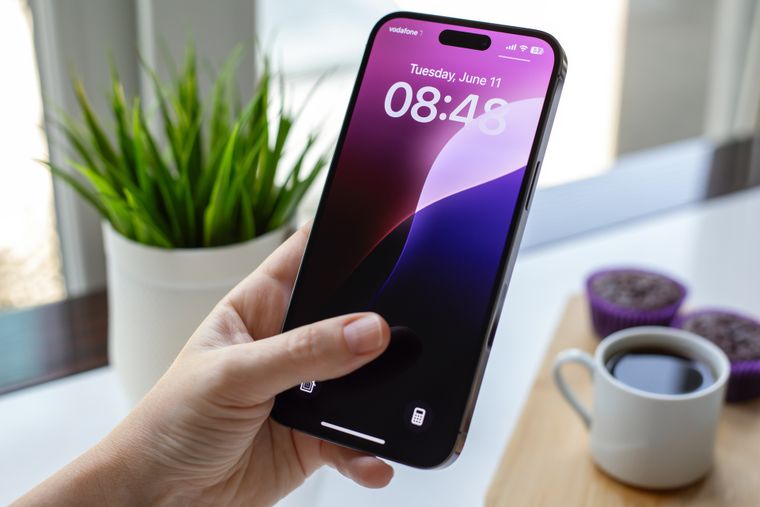 Los iPhone compatibles con Apple Intelligence llevan la IA directamente al corazón del dispositivo.