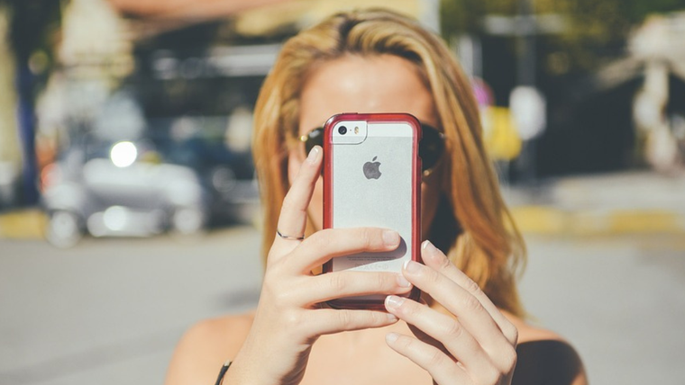 Cualquier teléfono iPhone está en riesgo por el robo de datos.