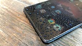Es importante actuar rápido si tu celular se mojó.