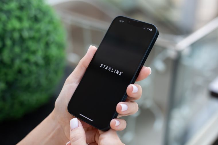 Modelos recientes de Samsung y iPhone figuran entre los primeros compatibles con la red satelital. Modelos recientes de Samsung y iPhone figuran entre los primeros compatibles con la red satelital.