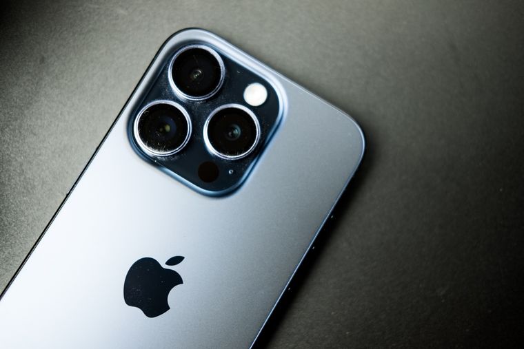 Apple sigue firme con el iPhone. Apple sigue firme con el iPhone.