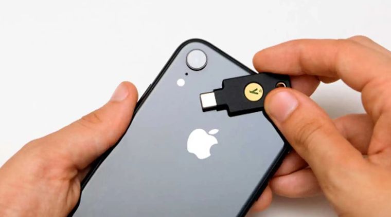 Las llaves por hardware emplean criptografía de clave pública. Las llaves por hardware emplean criptografía de clave pública.