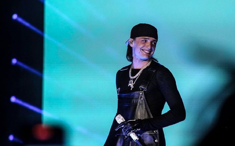 Reapareció Peso Pluma