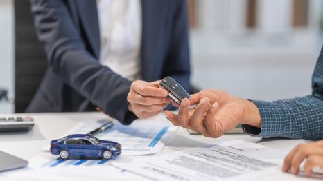 Comprar un auto sin pagar al contado. El crédito automotor y el plan de ahorro son las dos principales alternativas para financiar un vehículo en Argentina. &nbsp;