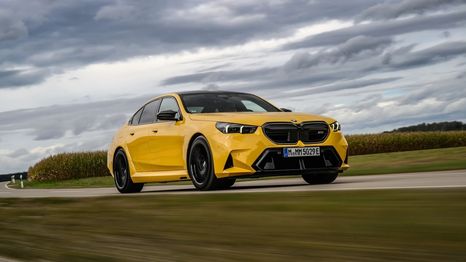 BMW M5 2025, el sedán incorpora un motor híbrido