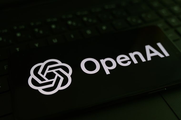 Jony Ive participa en el diseño del dispositivo impulsado por IA de OpenAI. Jony Ive participa en el diseño del dispositivo impulsado por IA de OpenAI.