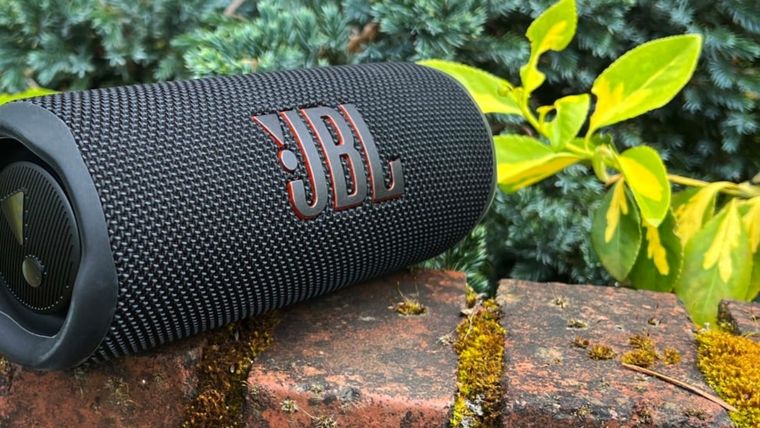 Este parlante JBL está en oferta en Amazon por el 4 de julio.
