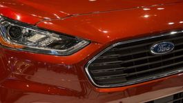 Van de Ford con problemas