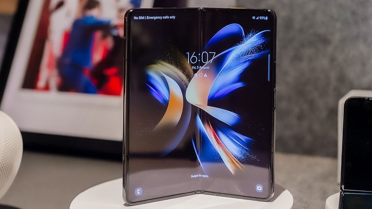 PcComponentes reta a Amazon y hunde el precio de este smartphone gama alta de Samsung