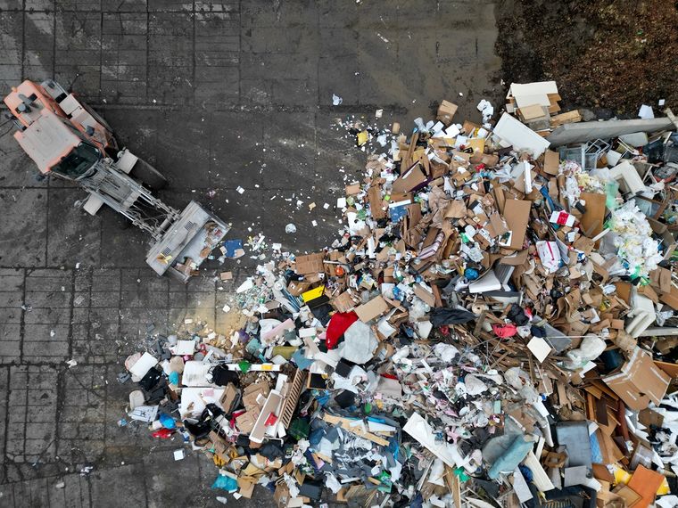 La inteligencia artificial agrava la crisis de residuos electrónicos a nivel global. La inteligencia artificial agrava la crisis de residuos electrónicos a nivel global.