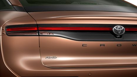 Toyota Crown: el auto que destaca en su eficiencia pero flaquea en otros aspectos