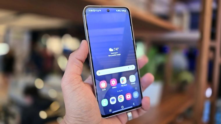 El nuevo Galaxy S24 FE viene con Android 14 y One UI 6.1.1 preinstalados.