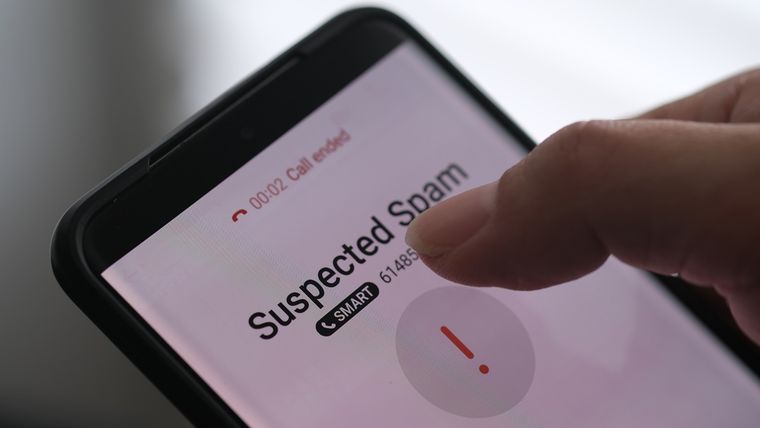 La app Cloaked detecta llamadas spam en tiempo real mediante IA y desvía la amenaza. La app Cloaked detecta llamadas spam en tiempo real mediante IA y desvía la amenaza.