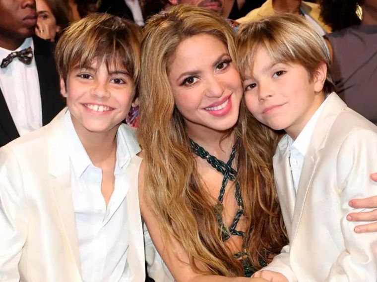 Shakira junto a sus hijos Sasha y Milan