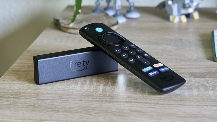 Los Fire Stick TV son un pequeño dispositivo que se conecta a tu televisor y te permitirá utilizar aplicaciones de streaming como Netflix o Spotify