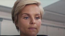 video: mujer recibe el primer tatuaje realizado por un robot