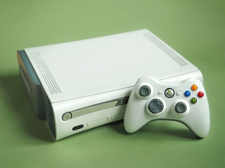 La Xbox 360, lanzada en 2005, fue clave en la consolidación de Microsoft en el mercado de consolas. La Xbox 360, lanzada en 2005, fue clave en la consolidación de Microsoft en el mercado de consolas.