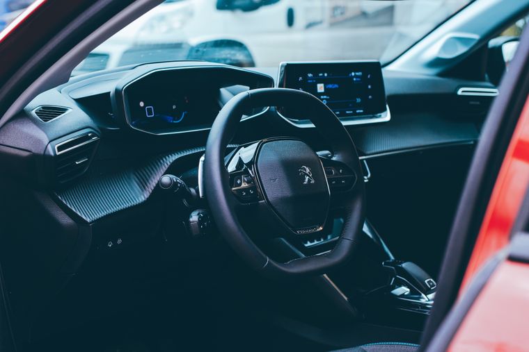 La última actualización de Android Auto causa problemas en el reproductor de música y deja sin función a los Quick Controls.