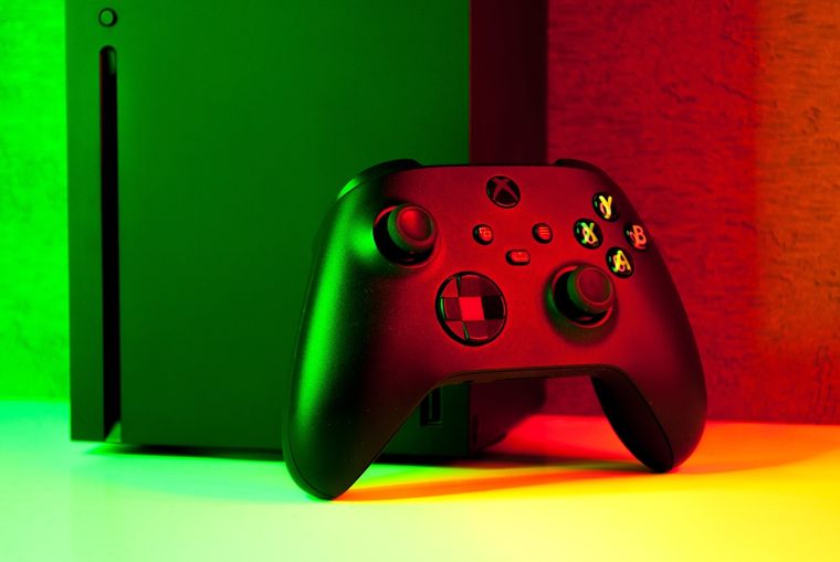 El aumento más llamativo es el de la Xbox Series X, que ahora cuesta $599.99 USD. El aumento más llamativo es el de la Xbox Series X, que ahora cuesta $599.99 USD.