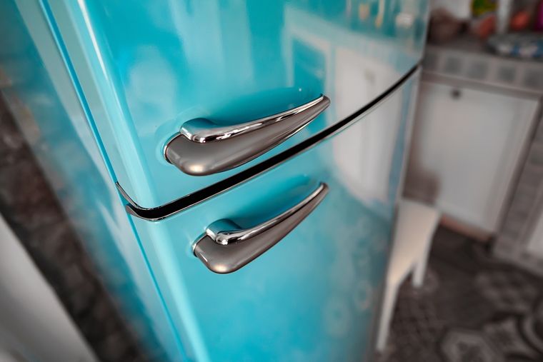 Evitá colocar la heladera cerca del horno, una estufa o expuesta a la luz solar directa. Evitá colocar la heladera cerca del horno, una estufa o expuesta a la luz solar directa.