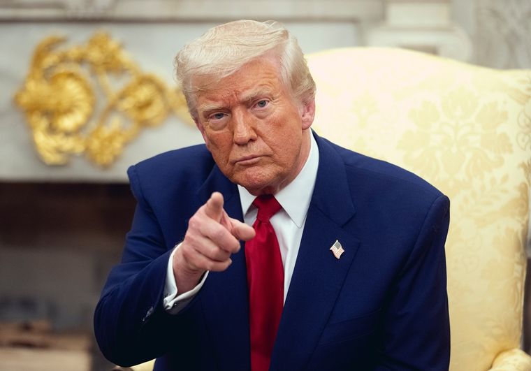 El CEO Tim Cook advierte que los aranceles podrían costarle a Apple 1.100 millones de dólares en 2025. El CEO Tim Cook advierte que los aranceles podrían costarle a Apple 1.100 millones de dólares en 2025.