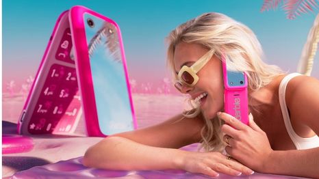 ¿Cansado de las redes sociales? Descubre el nuevo teléfono plegable Nokia HMD Barbie