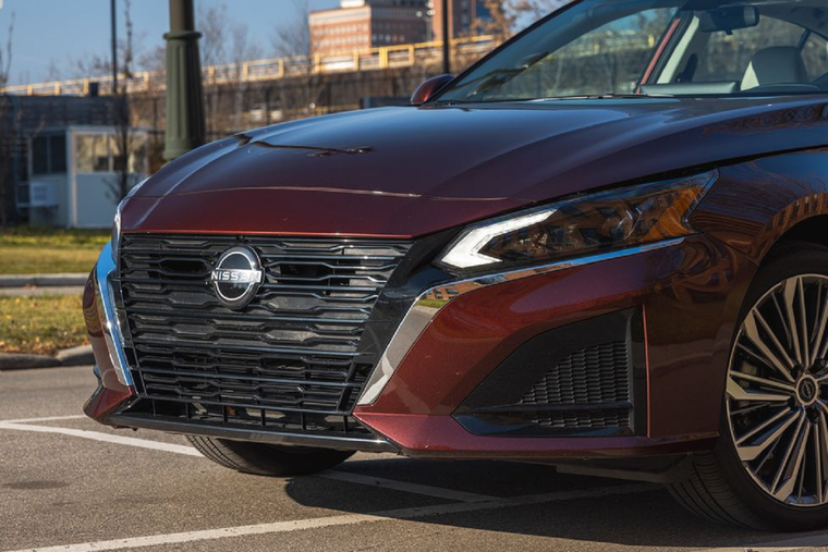 Nissan Altima 2024, el sedán destrozado por la crítica