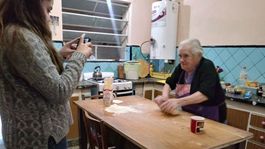 La Nonna Violetta, la influencer de 88 años, subió una receta de Pan Dulce y nuevamente es viral