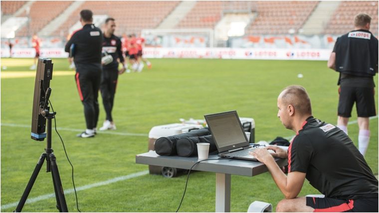 Libro de pases la aplicación de fútbol para que los futbolistas consigan club