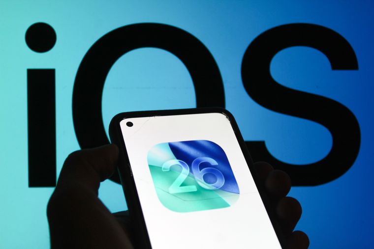 El nuevo iOS 26 transforma la experiencia de los iPhone con el diseño Liquid Glass.
