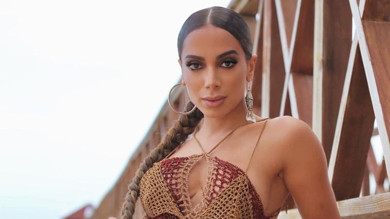Anitta paraliza a las redes con nuevo movimiento de cadera