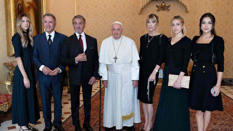 Sylvester Stallone y su familia junto al Papa Francisco