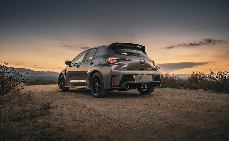 La última versión del Corolla compite con el auto de Acura