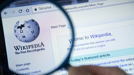 Wikipedia, la enciclopedia libre se lanzó en 2001.