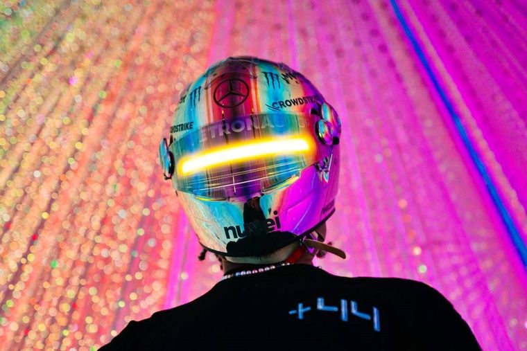 El casco futurista de Lewis Hamilton es furor en las redes sociales