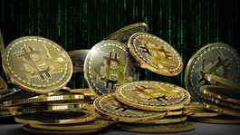 el bitcoin es una ?montana rusa?: tras marcar un nuevo record, sufrio una fuerte caida