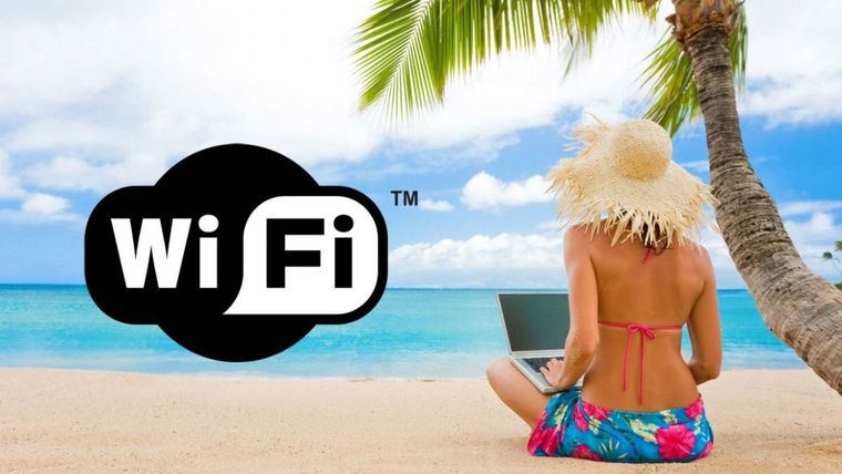 Veranear y seguir conectado ya es posible: estas son las playas con Wi-Fi gratis en España