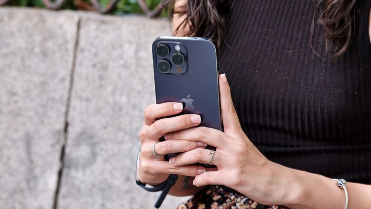 El mejor teléfono de Apple ya está disponible a un precio de locura en Amazon. Apresúrate a conseguir tu teléfono celular antes que el stock se termine.