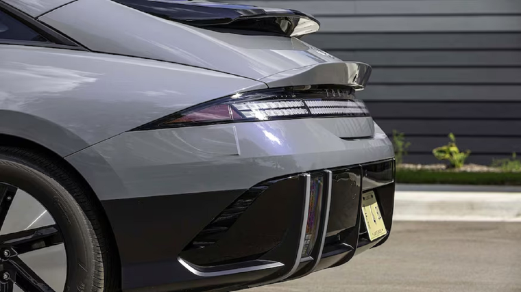 Hyundai sorprende con el lanzamiento de un sedán eléctrico