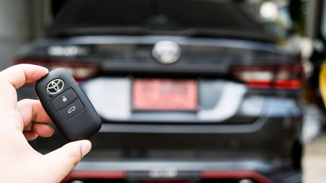 Toyota lanza este renovado sedán