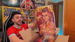 thegrefg le envio una enorme caja de regalo a djmariio: mira el contenido