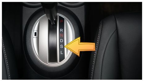 La letra S en un coche automático representa el modo Sport (deportivo).