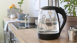 Con este truco dejarás tu pava eléctrica limpia sin dañarla