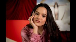 La Rosalía: La cantante utiliza un smartphone 13 Pro para fines profesionales y para uso profesional.