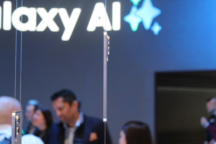 Donde Samsung parece distanciarse de Apple es en el sistema fotográfico. Donde Samsung parece distanciarse de Apple es en el sistema fotográfico.