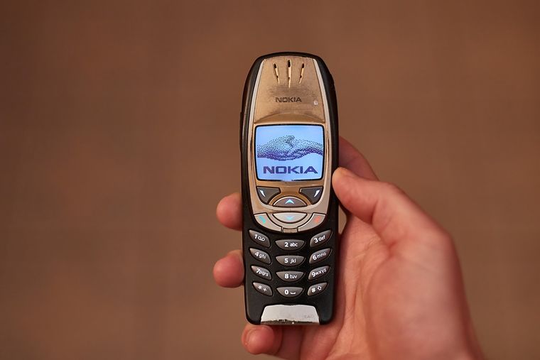 Entre los múltiples modelos que han marcado la historia de la tecnología móvil, el Nokia 1100 ocupa un lugar privilegiado. Entre los múltiples modelos que han marcado la historia de la tecnología móvil, el Nokia 1100 ocupa un lugar privilegiado.