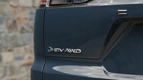 Toyota Crown revoluciona con su próximo SUV híbrido